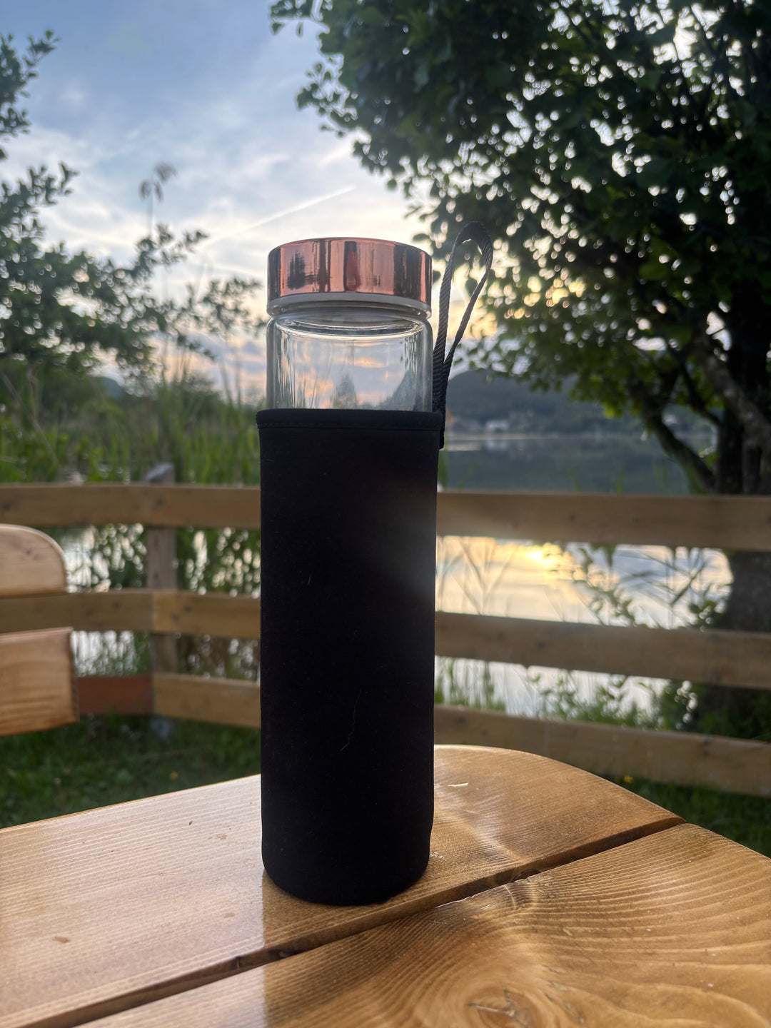 Kristall Trinkflasche mit Edelsteinen & Tee-Einsatz