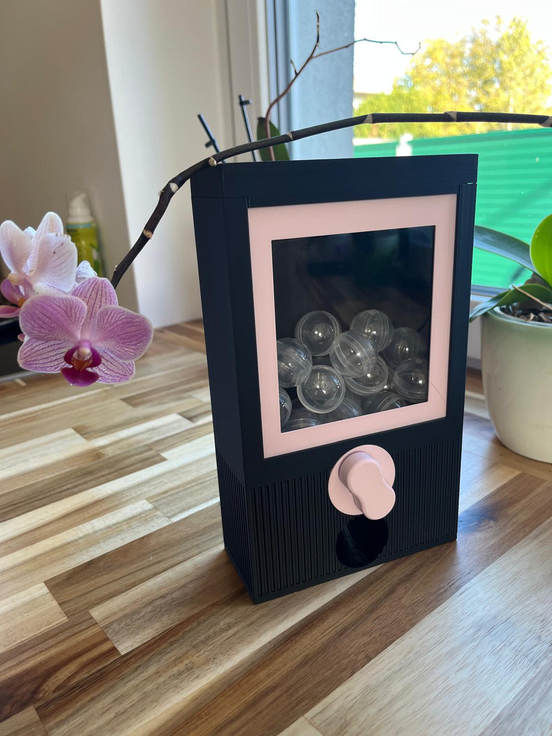 Mini Kapselautomat Schwarz Rosé | Gacha Automat mit Sichtfenster | 3D-gedruckt | Schreibtisch Deko, Geschenk, Wichtelgeschenk