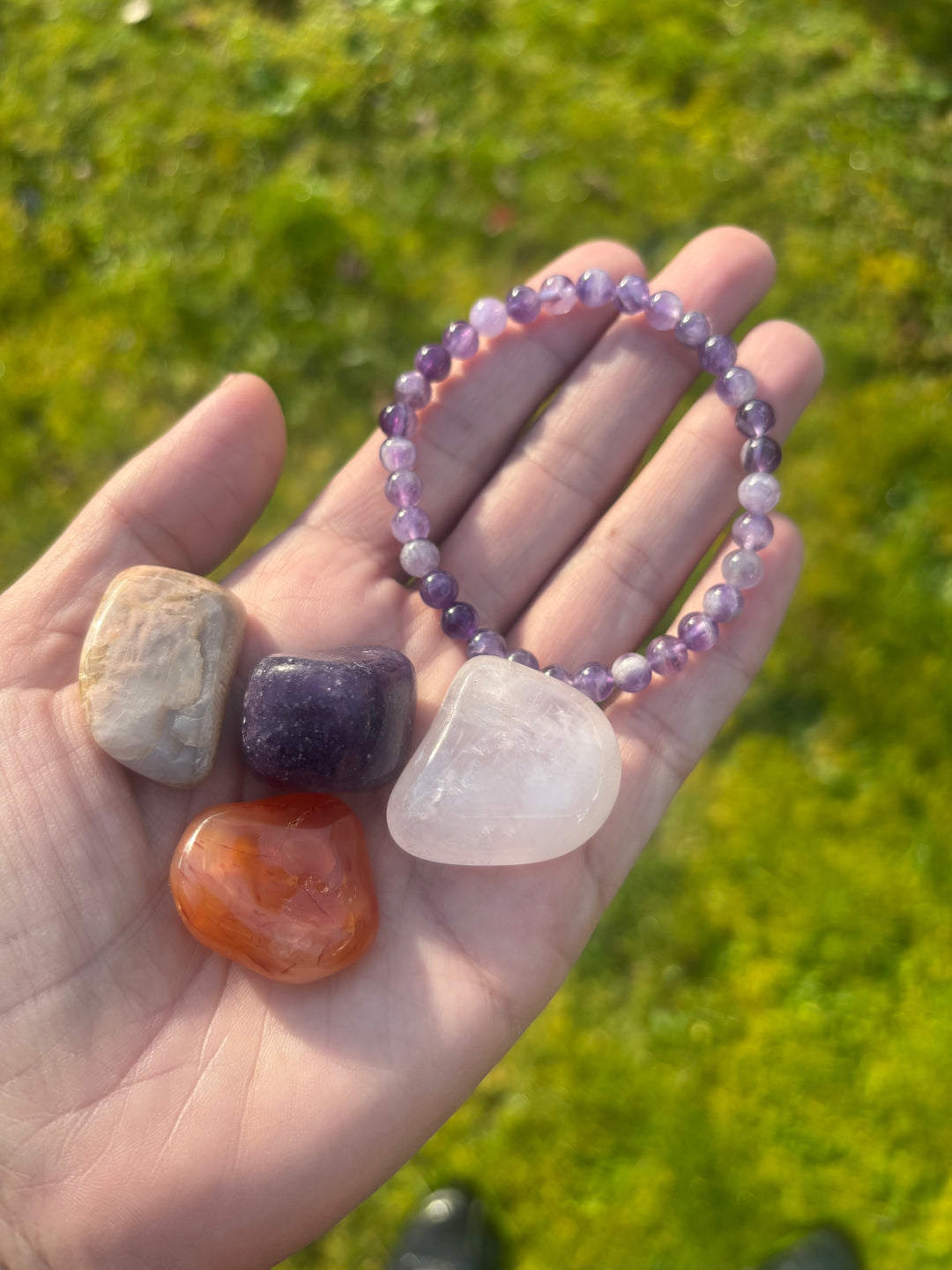 Frau im Zyklus - Edelstein Set