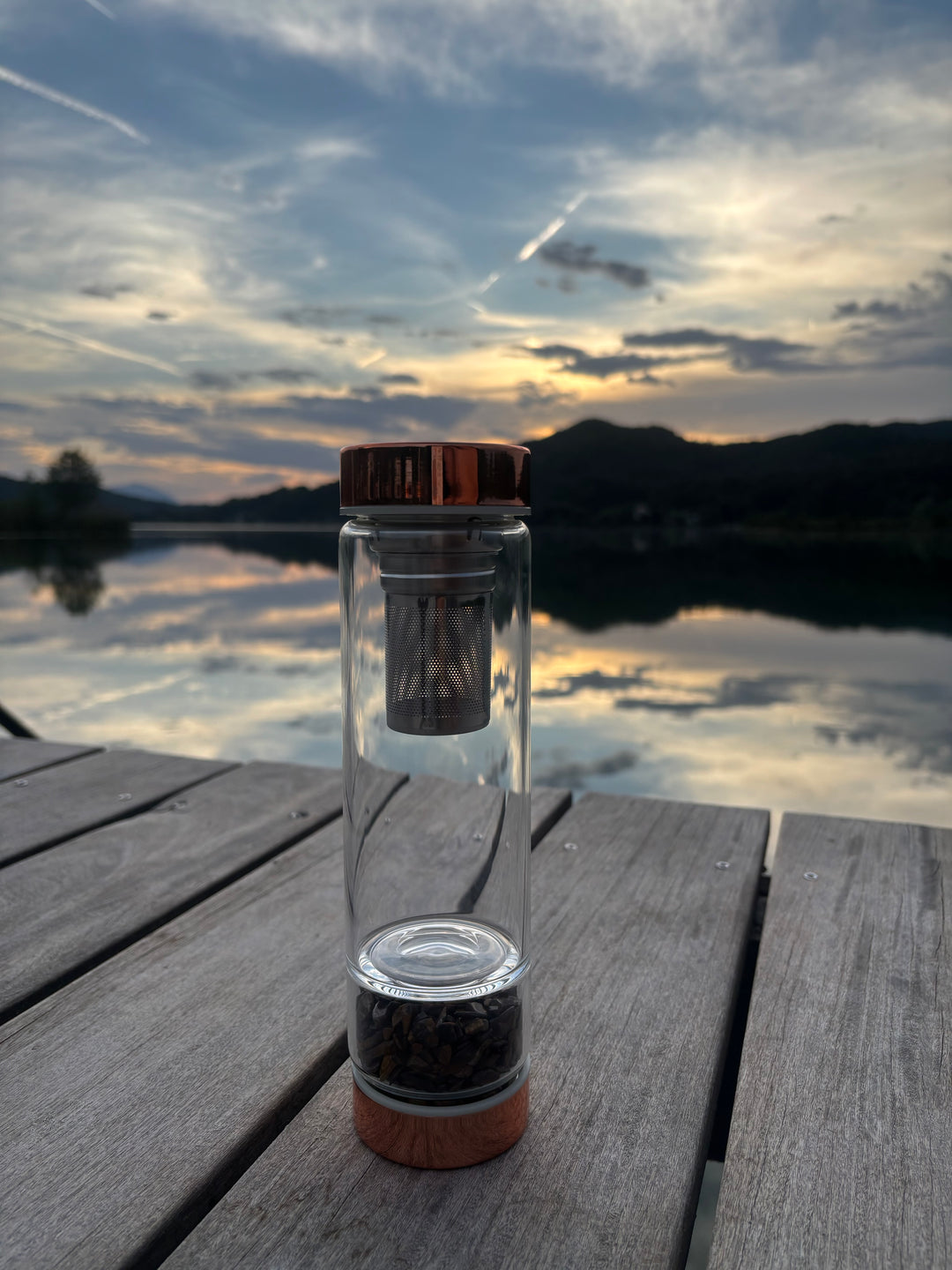 Kristall Trinkflasche mit Edelsteinen & Tee-Einsatz