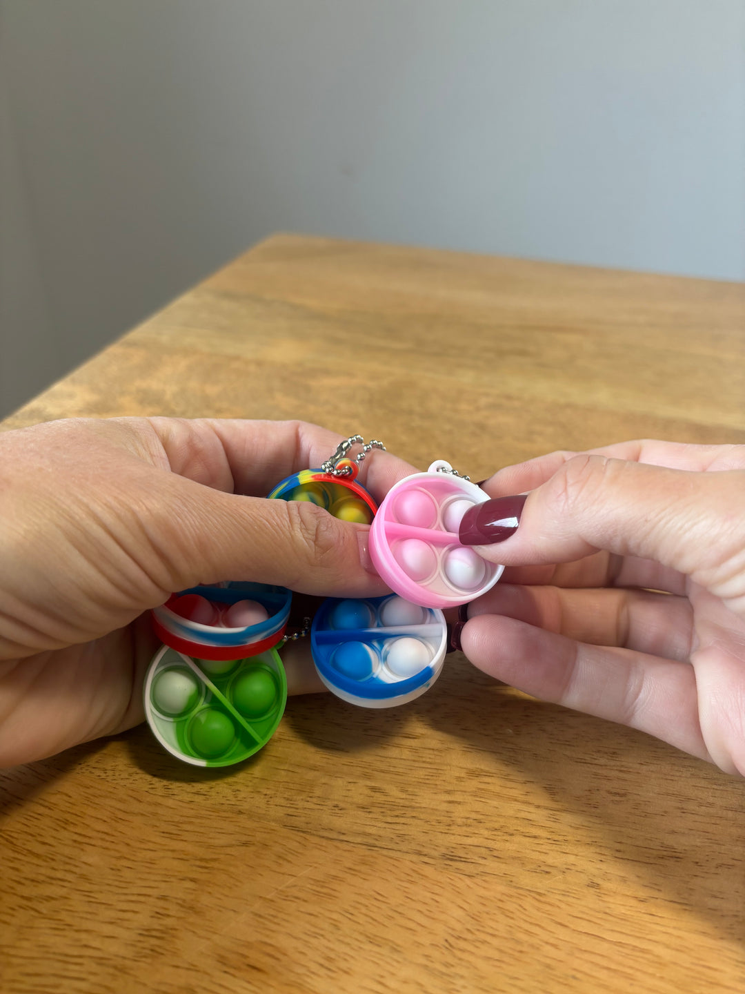 Mini Pop It Schlüsselanhänger – 5er-Set in bunten Farben