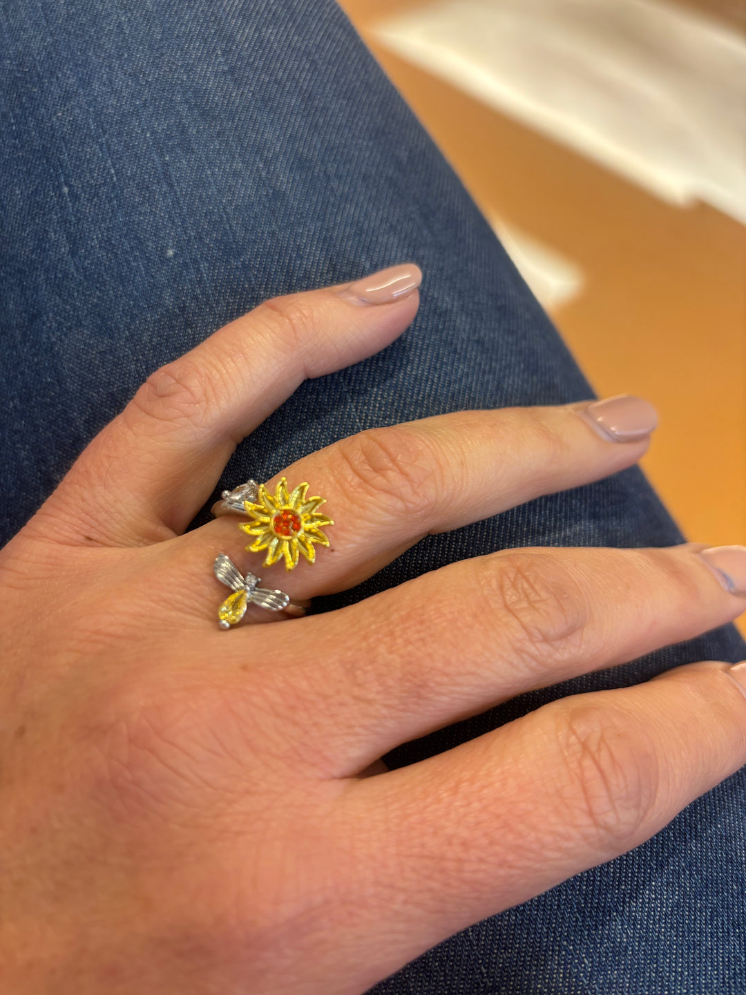 Anti-Stress Ring „Sonnenwiese“ – Fidget Spinner Ring mit Sonnenblume & Biene – Größenverstellbar – Diskrete Hilfe bei Unruhe & Angst