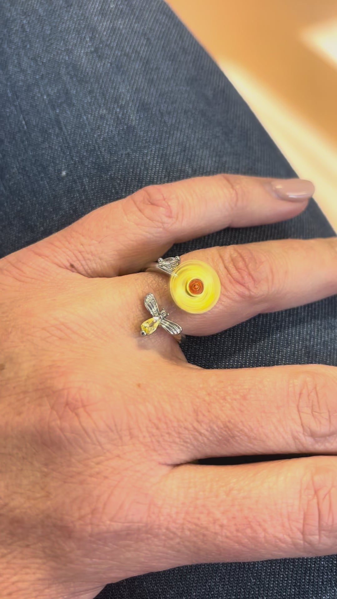 Anti-Stress Ring „Sonnenwiese“ – Fidget Spinner Ring mit Sonnenblume & Biene – Größenverstellbar – Diskrete Hilfe bei Unruhe & Angst